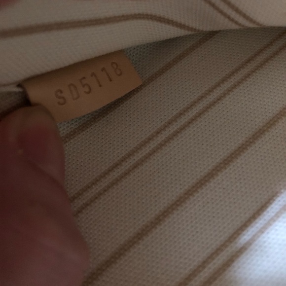 ♥️SOLD♥️Louis Vuitton MM Damier Azure Pouchette - Picture 6 of 8